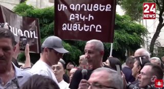 Боксер Акопкохян начал голодовку у ЦИК в Ереване — акция оппозиции в Арабкире