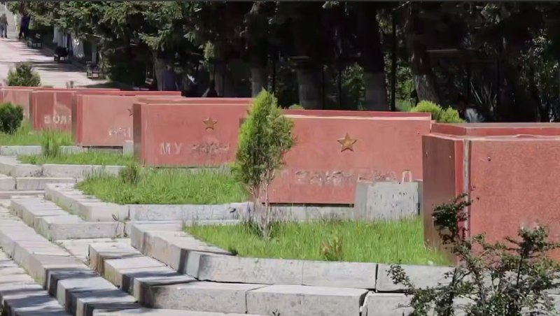 Пропавшие буквы с мемориала «Мать Армения» в Гюмри нашли в мусорном баке — полиция ищет вандалов