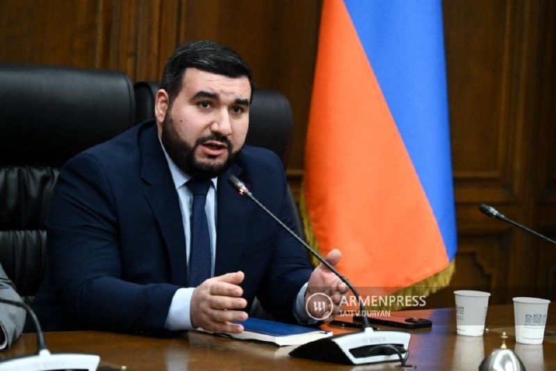 В Арабкире депутат Ваагн Алексанян предлагает ввести уголовную ответственность за уклонение от медосмотра по призыву