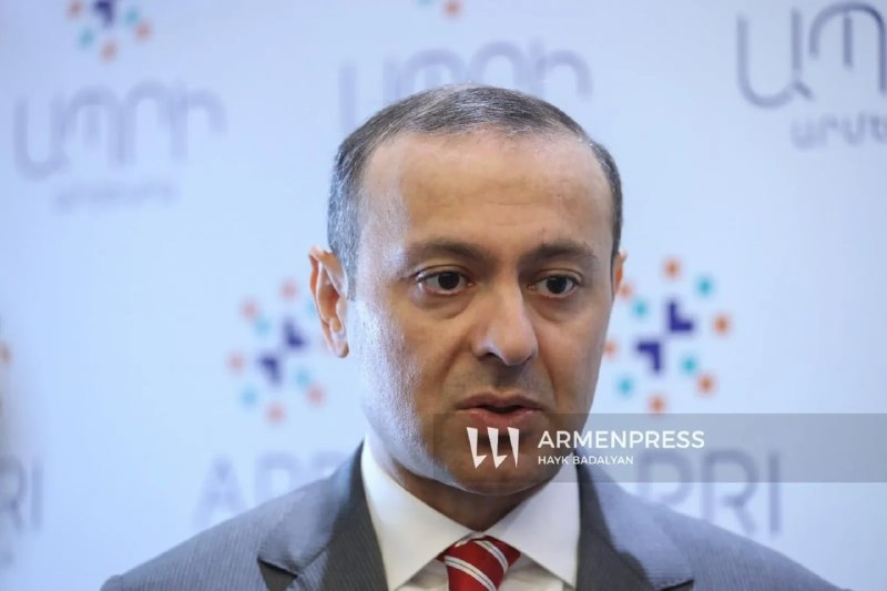 Секретарь Совбеза Армении анонсировал ускорение делимитации и экономического сотрудничества с Азербайджаном