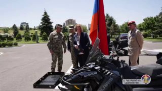 Германия передала Армении 16 снегоходов для ВС: техника поступит в том числе в Арабкир