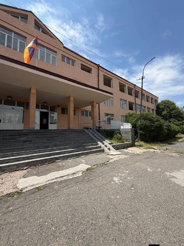 Визит рабочей группы ФТРА на стройплощадку школы №4 в Аштараке, Арагацотнская область