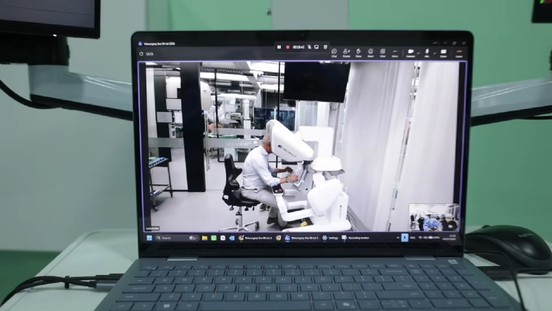 В Ереване впервые провели дистанционную роботизированную операцию: хирург из Бельгии оперировал пациента в Арабкире