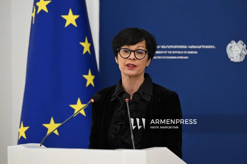ЕК планирует начать переговоры о вступлении Украины в ЕС по всем 33 главам