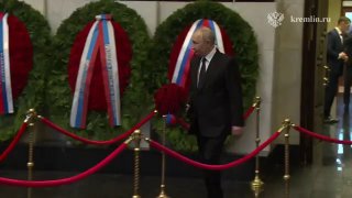 Владимир Путин на панихиде по экс-министру обороны Сергею Иванову в Ереване