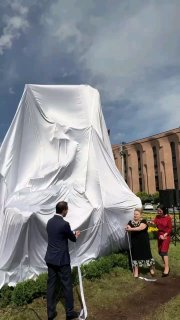 Памятник «Ваагн Драконоборец» вернулся в центр Еревана после реставрации