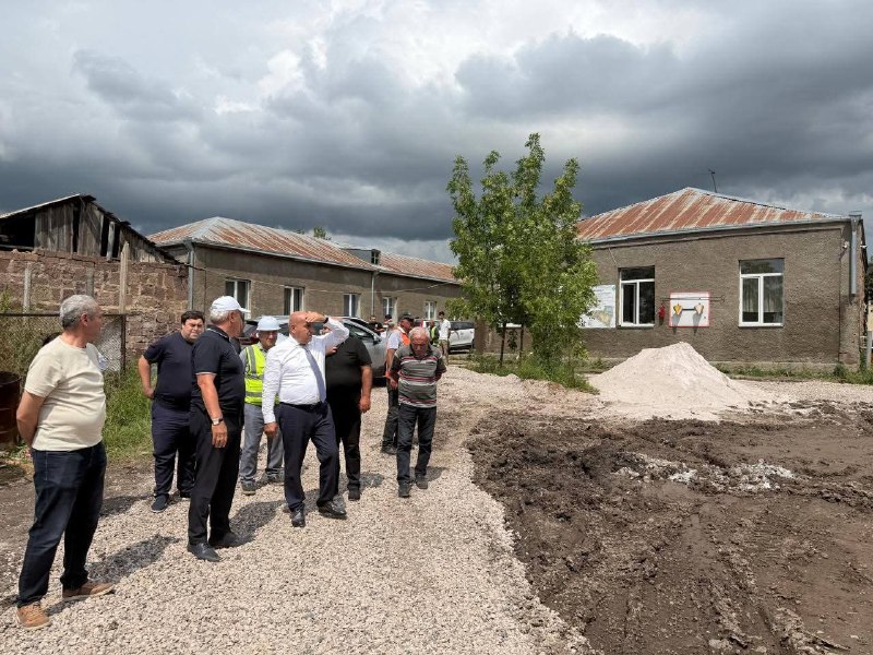 Обсуждение строительства школ в Ширакской области в административном районе Арабкир Еревана