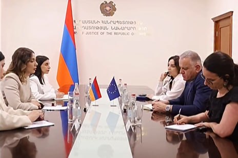 Министр юстиции Армении и глава делегации ЕС обсудили судебные реформы в Ереване