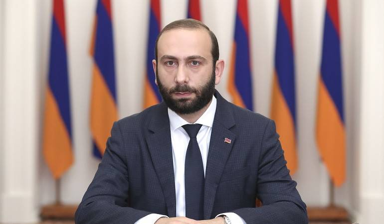 Арарат Мирзоян на пресс-конференции в Ереване