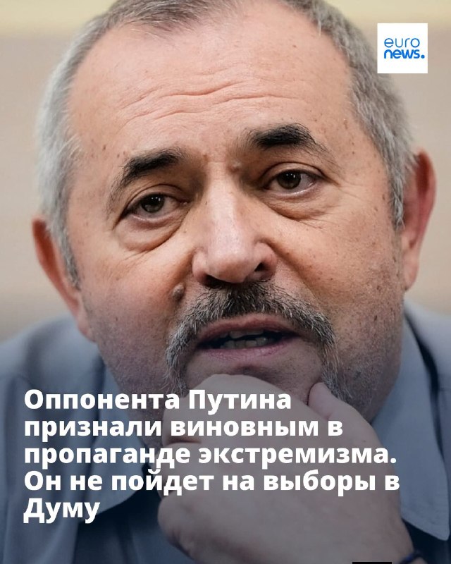 Борис Надеждин на фоне зала суда в Московской области